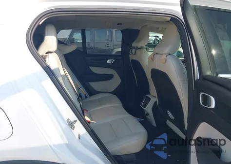 2019 Volvo Xc40 T5 Inscription z USA, uszkodzony, nr VIN YV4162UL2K2055797